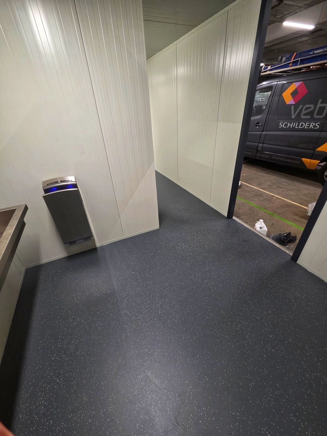 Deco gietvloer en schilderwerk